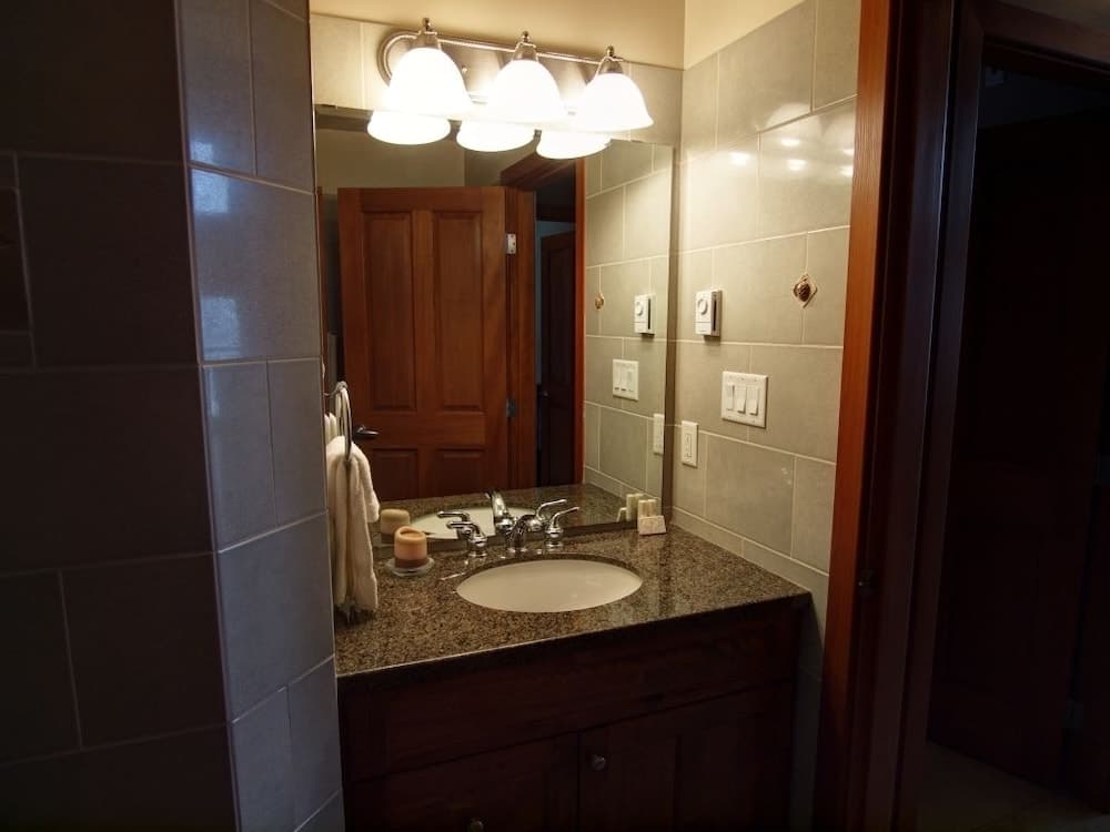 Bathroom sink
