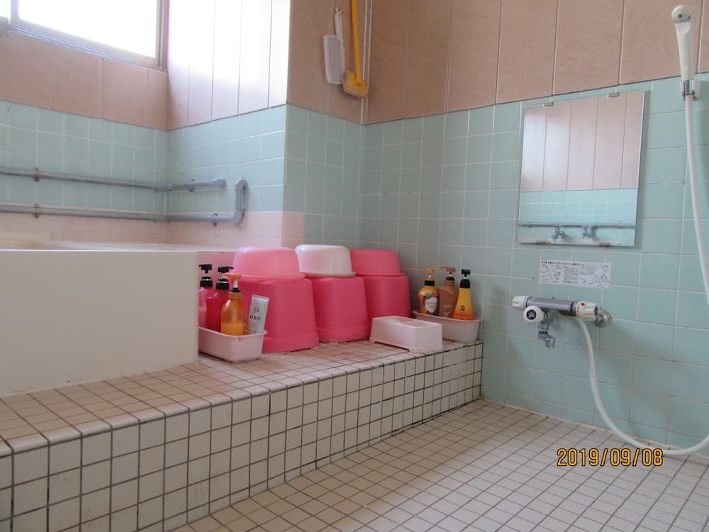 Bathroom amenities