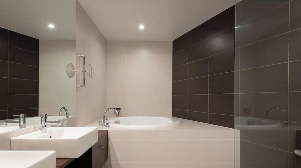 Private spa tub