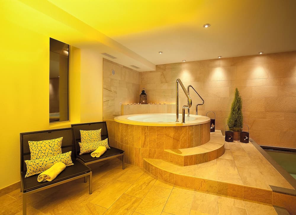 Jetted tub