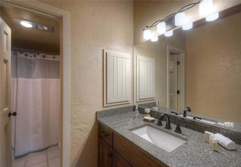 Bathroom sink