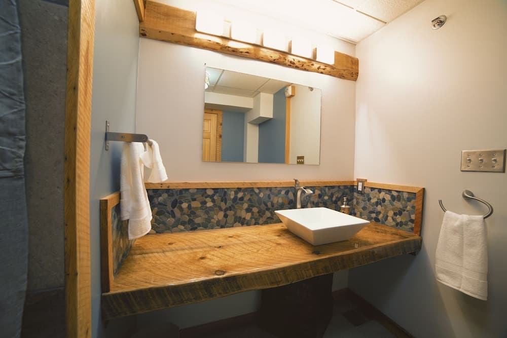 Bathroom sink