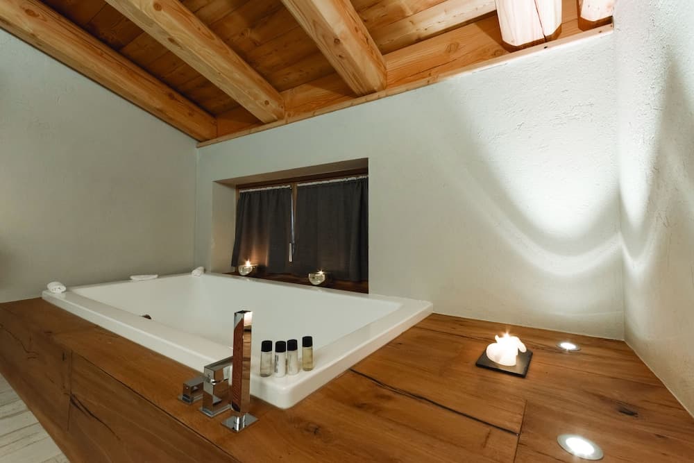 Jetted tub
