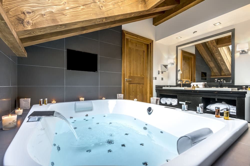 Jetted tub
