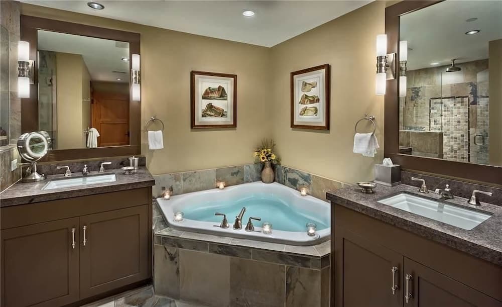 Jetted tub