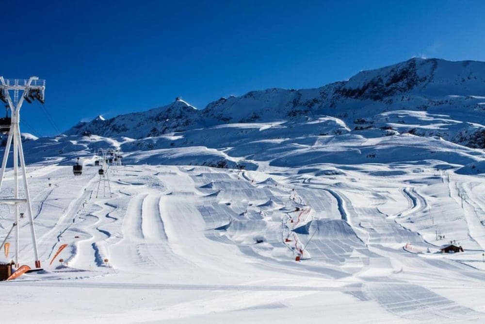 Snow and ski sports