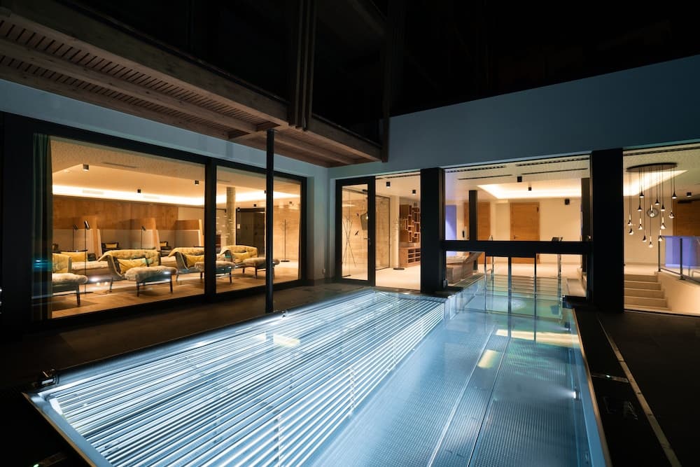 Exercise/lap pool