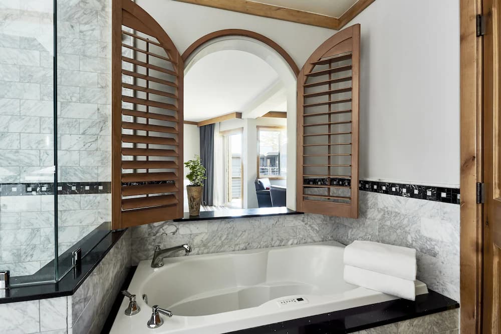 Jetted tub