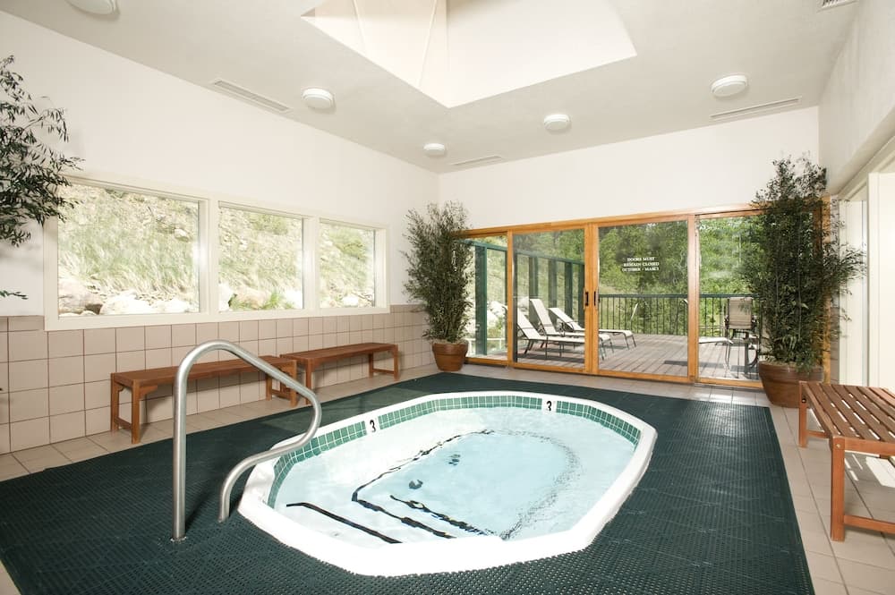 Indoor spa tub