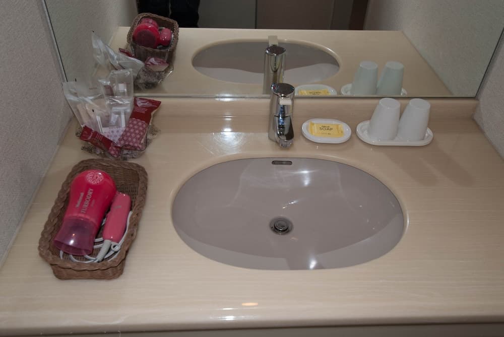 Bathroom sink