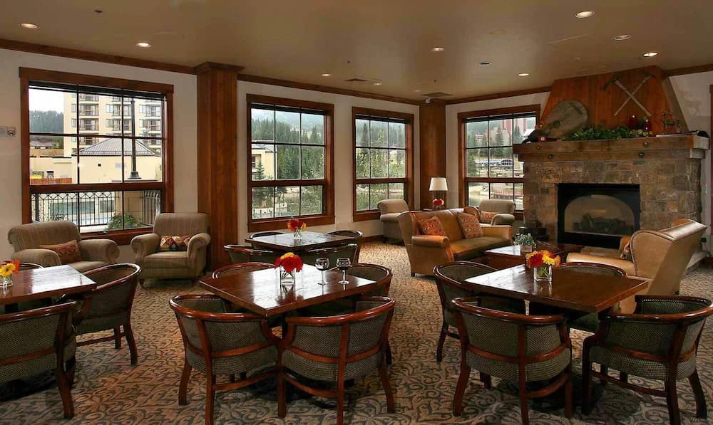 Lobby lounge