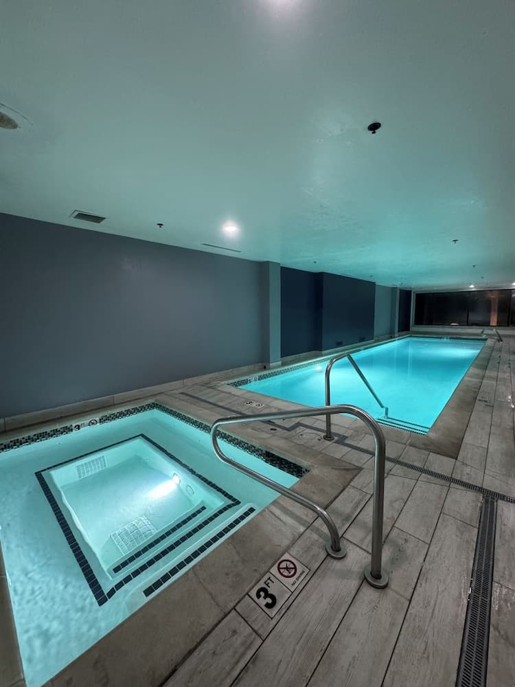 Indoor spa tub