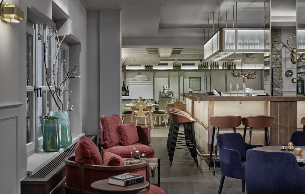 Lobby lounge
