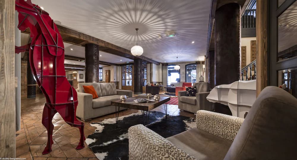 Lobby lounge