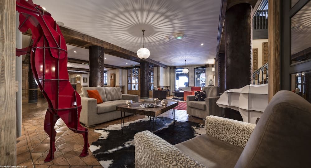 Lobby lounge