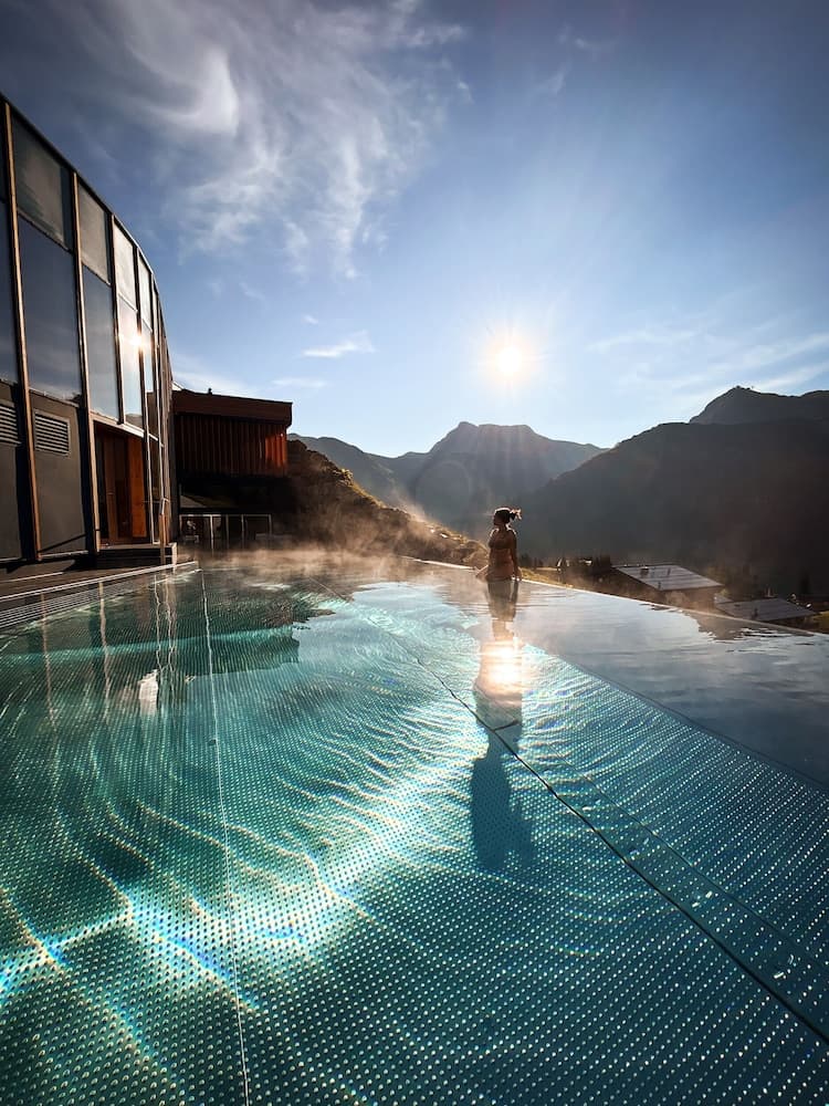 Infinity pool