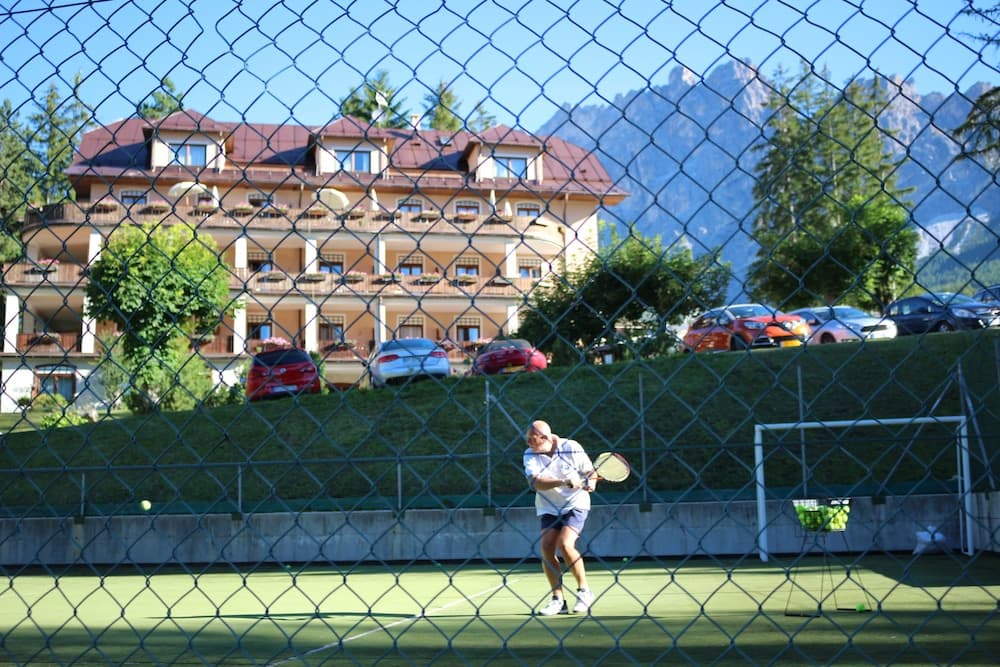 Tennis court