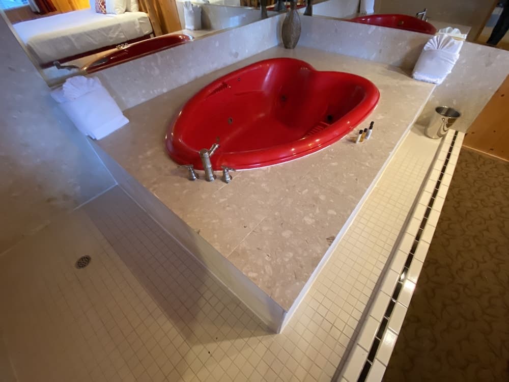 Jetted tub