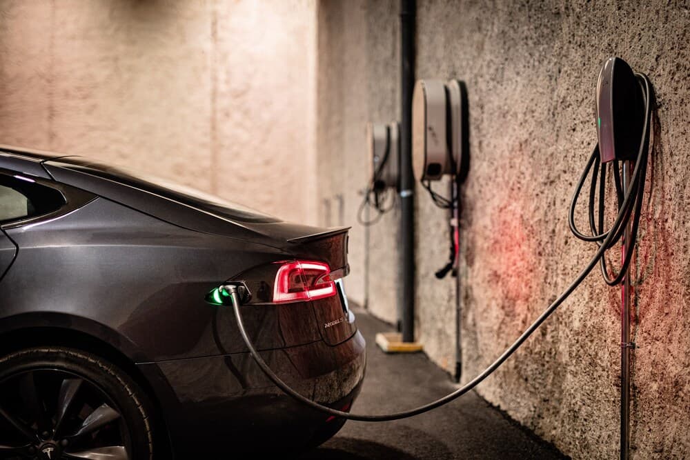 Electric vehicle charging station