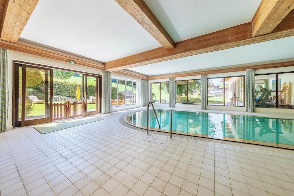 Exercise/lap pool