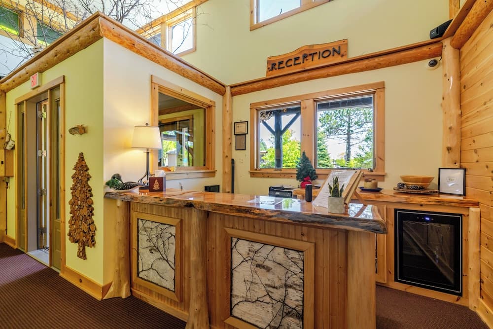 Concierge desk