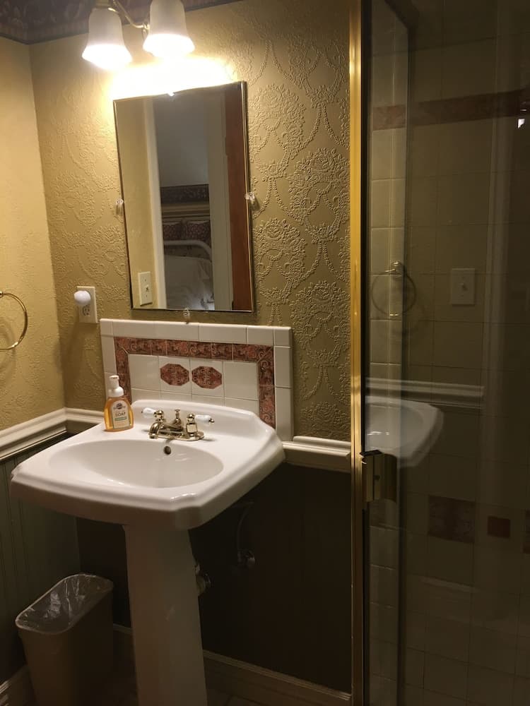 Bathroom sink