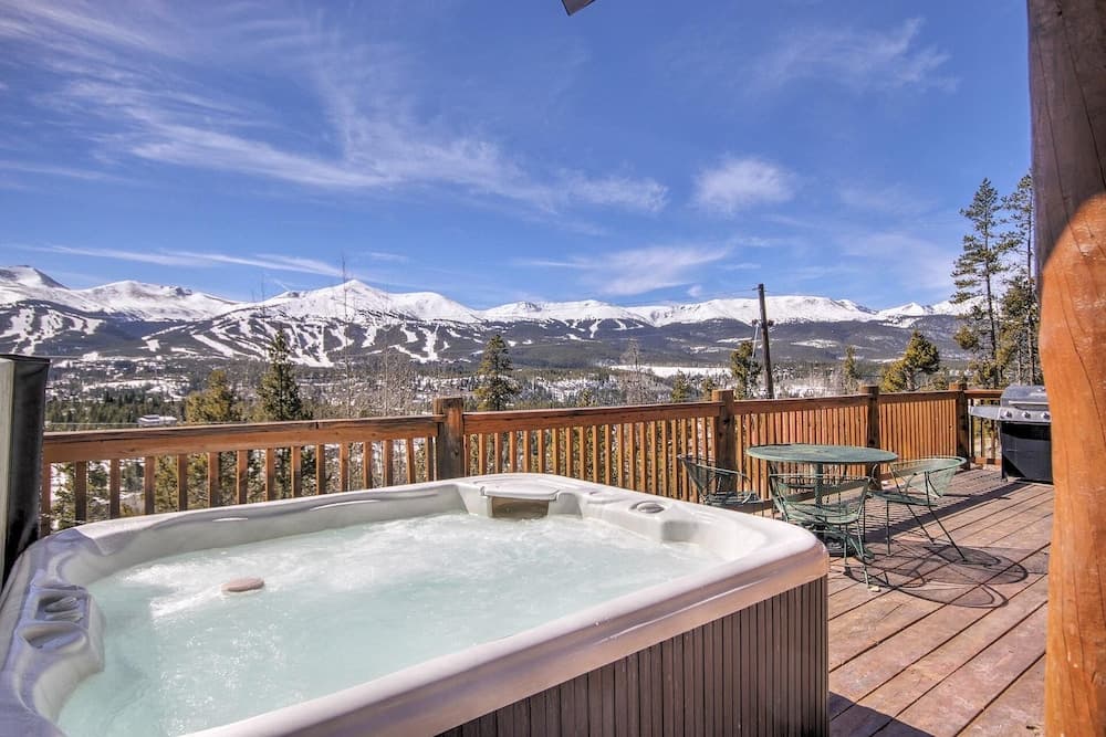 Private spa tub