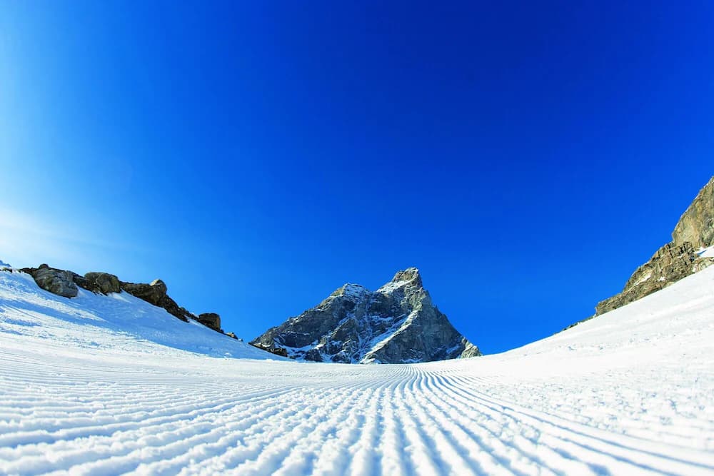 Snow and ski sports