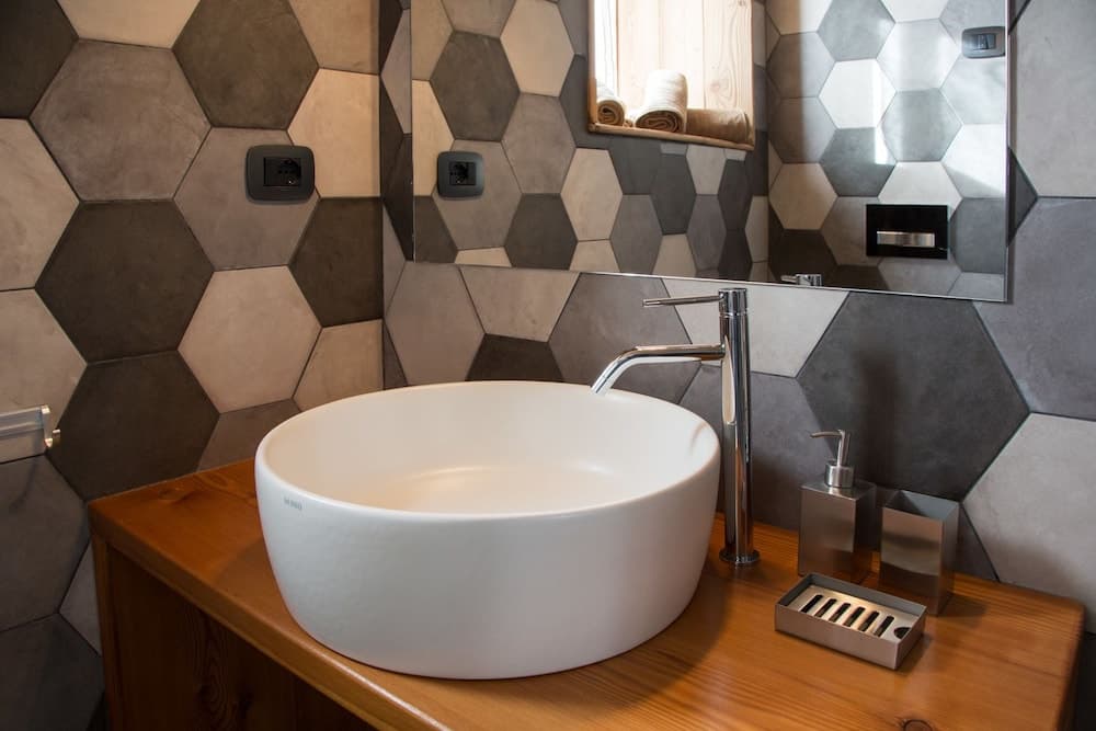 Bathroom sink