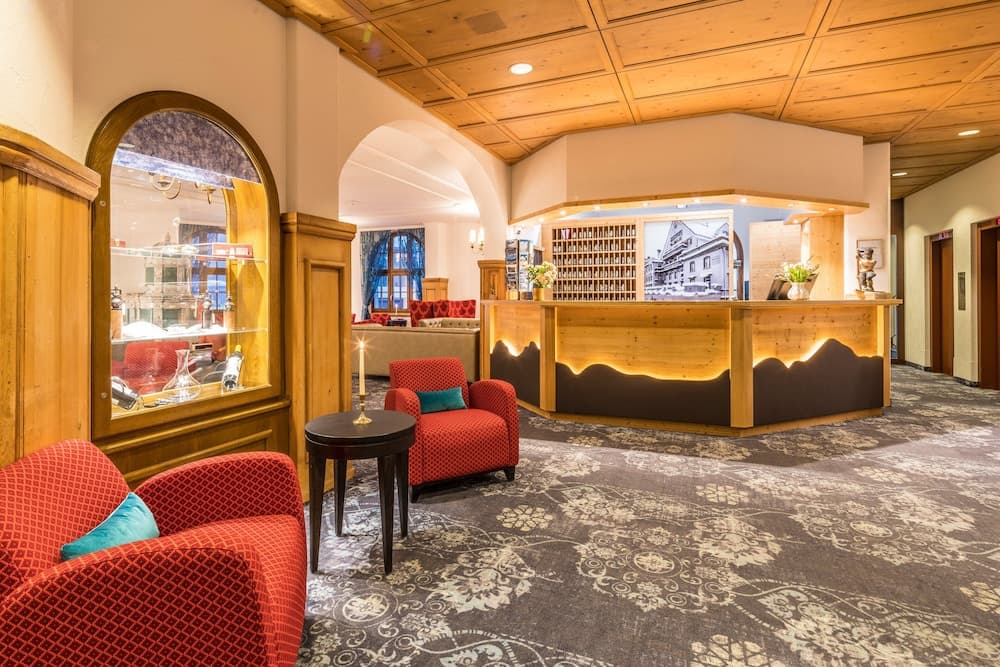 Lobby lounge