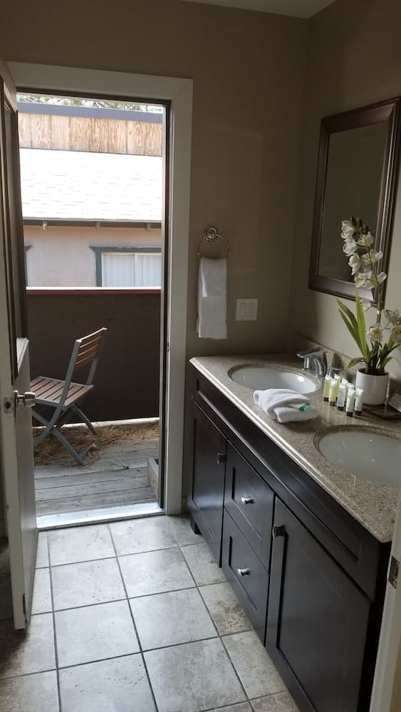 Bathroom amenities