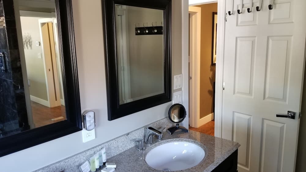 Bathroom sink