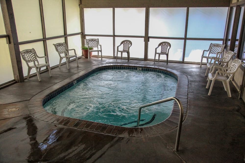 Indoor spa tub