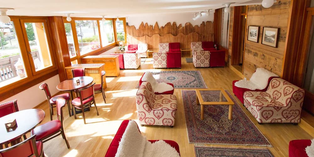 Lobby lounge