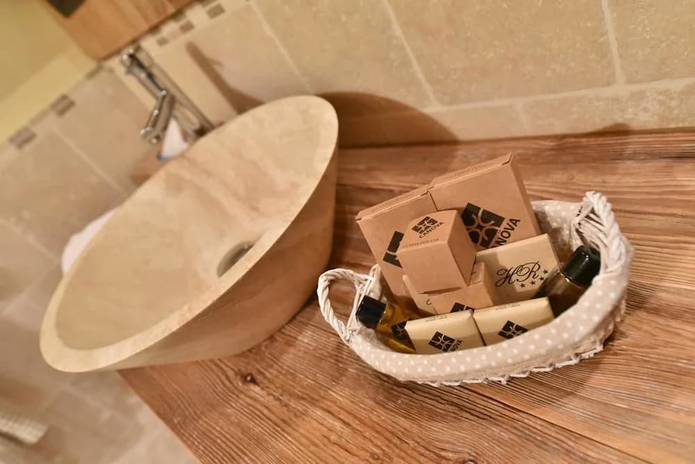 Bathroom amenities