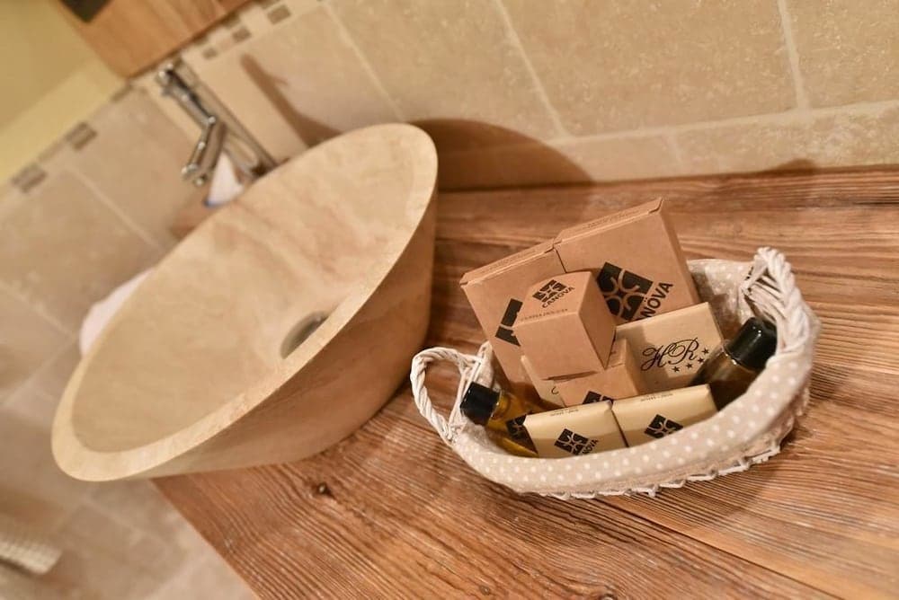 Bathroom amenities