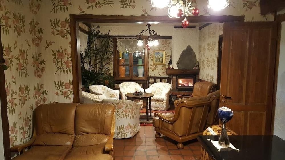 Lobby lounge