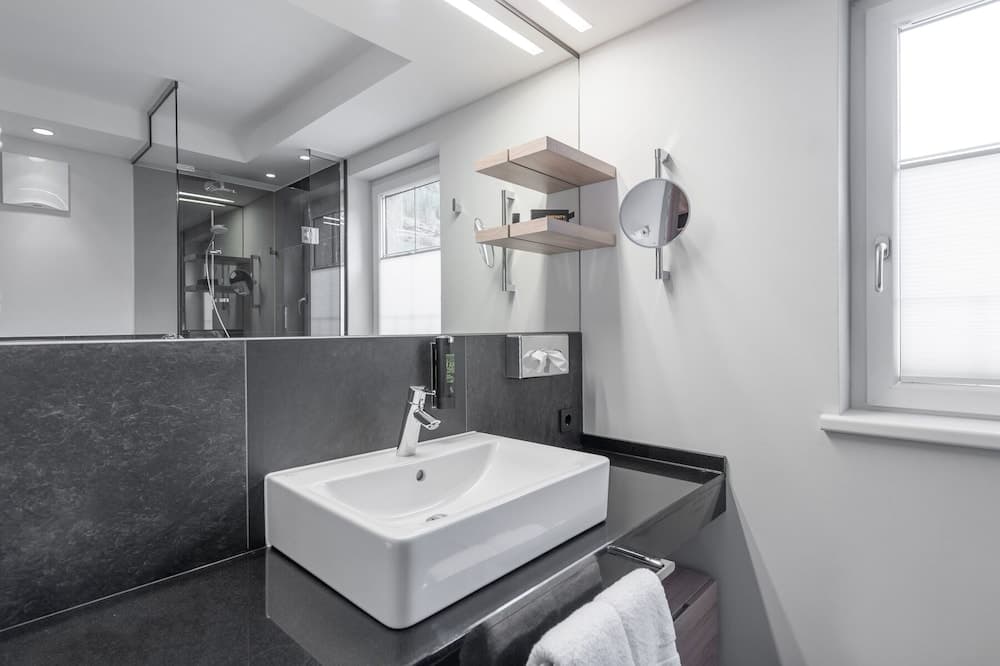 Bathroom sink