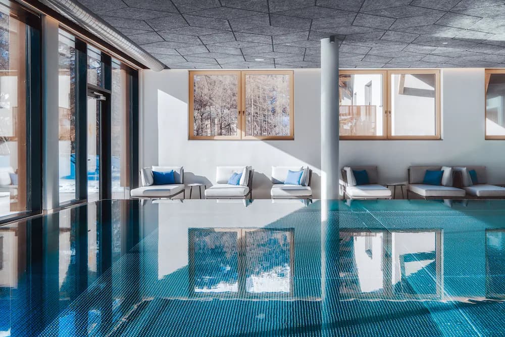 Indoor spa tub