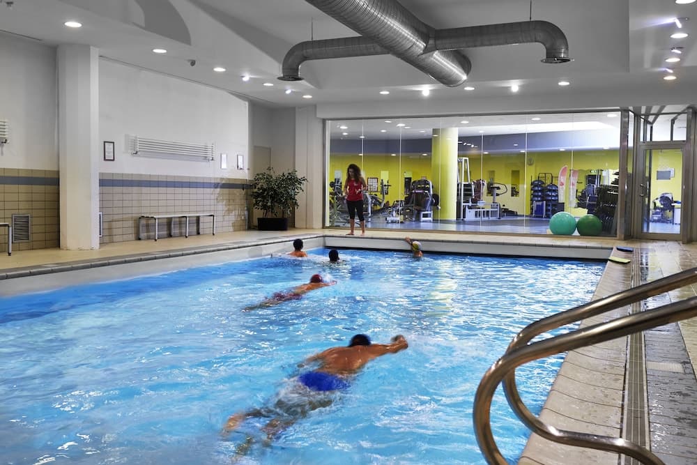 Indoor/outdoor pool