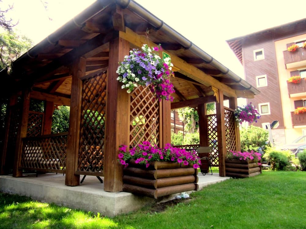 Children's play area - outdoor