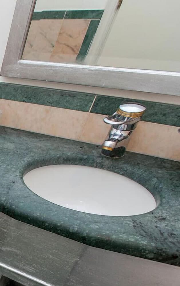 Bathroom sink