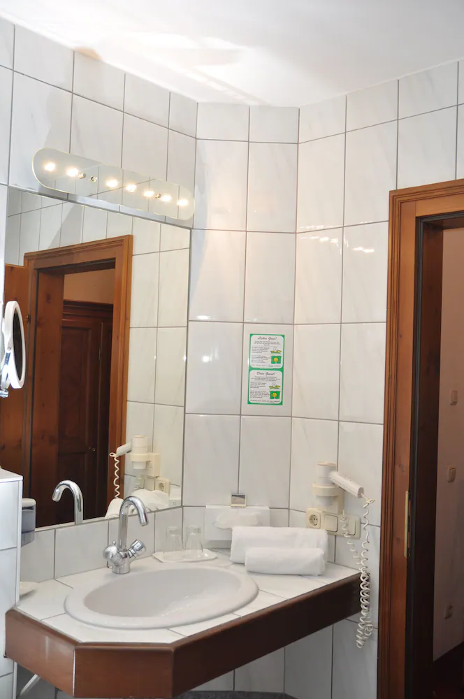 Bathroom sink