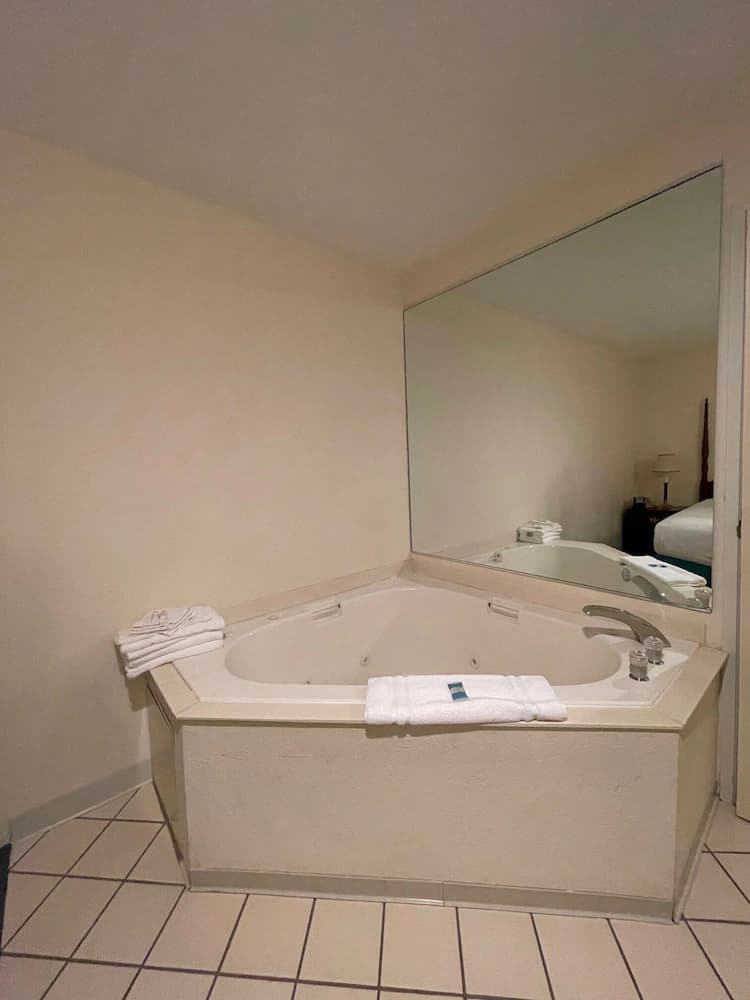Jetted tub