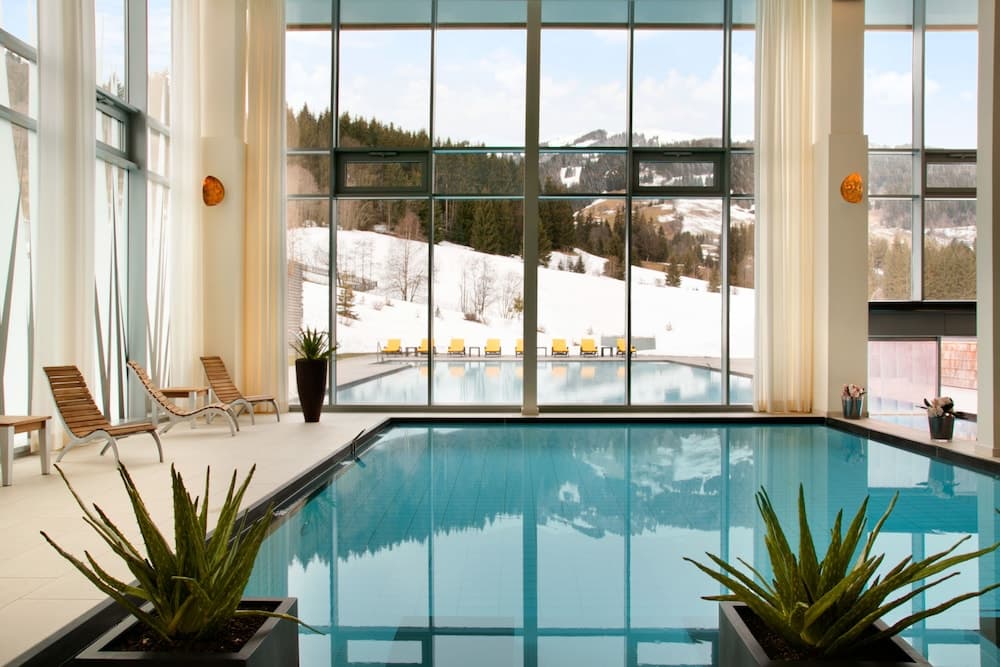 Indoor/outdoor pool