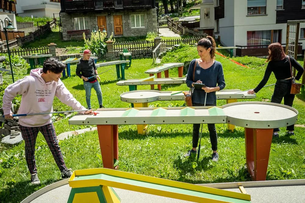 Mini-golf