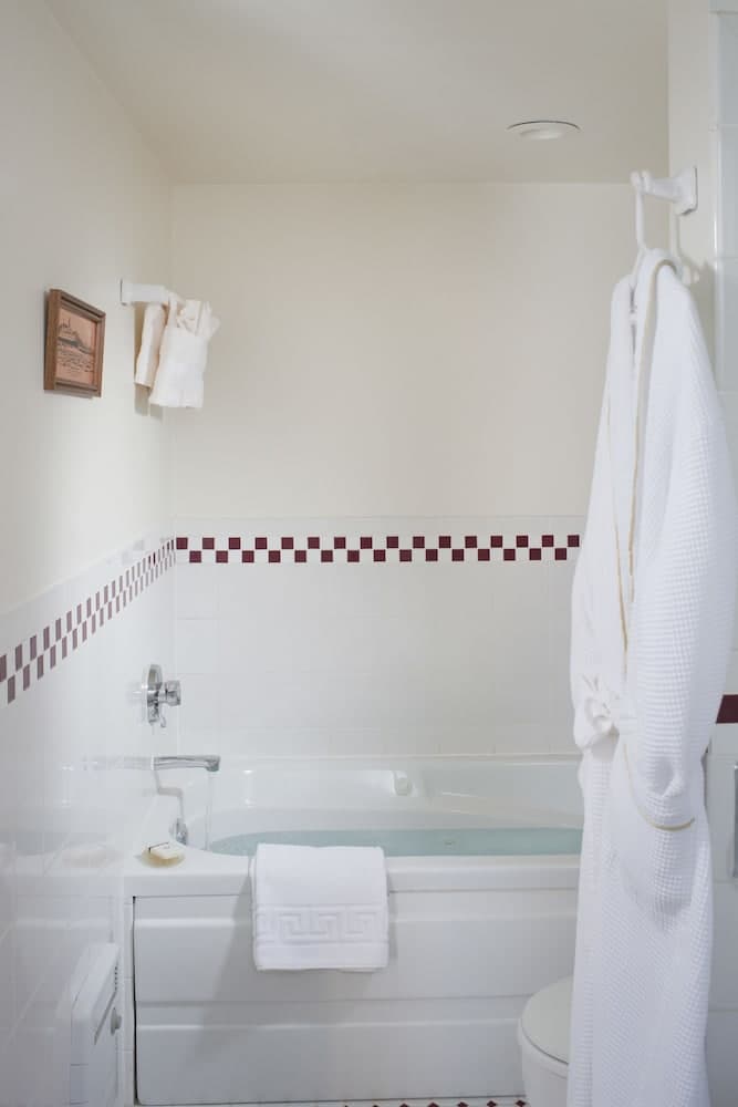 Jetted tub