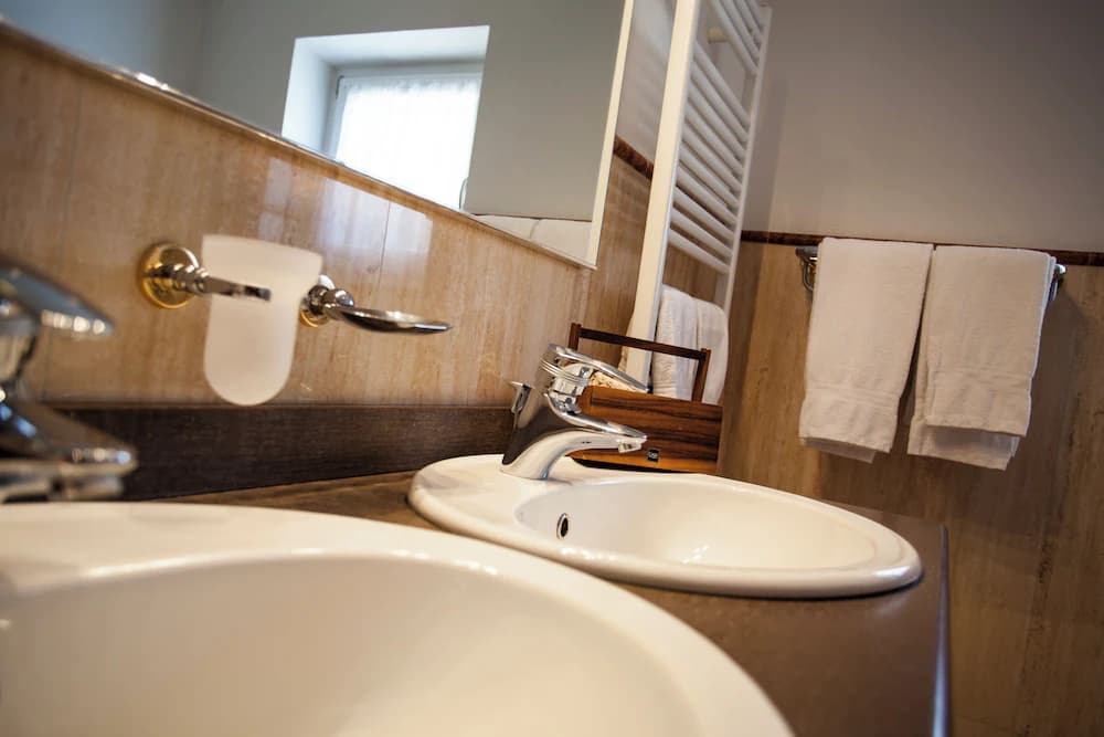 Bathroom sink