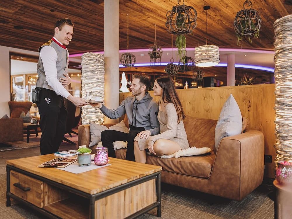 Lobby lounge