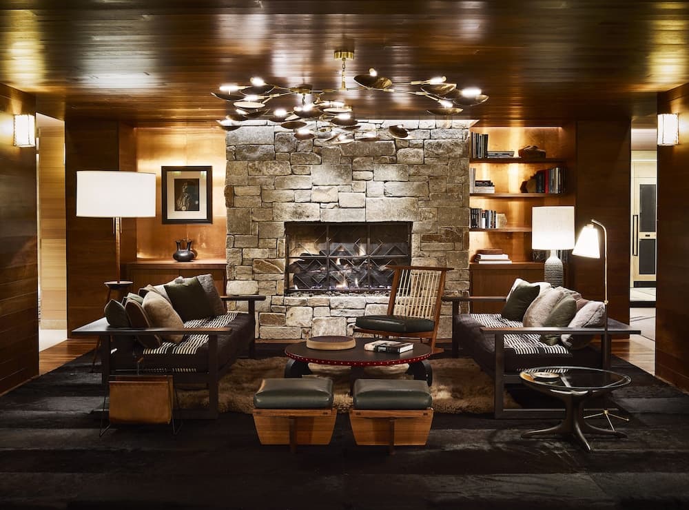 Lobby lounge